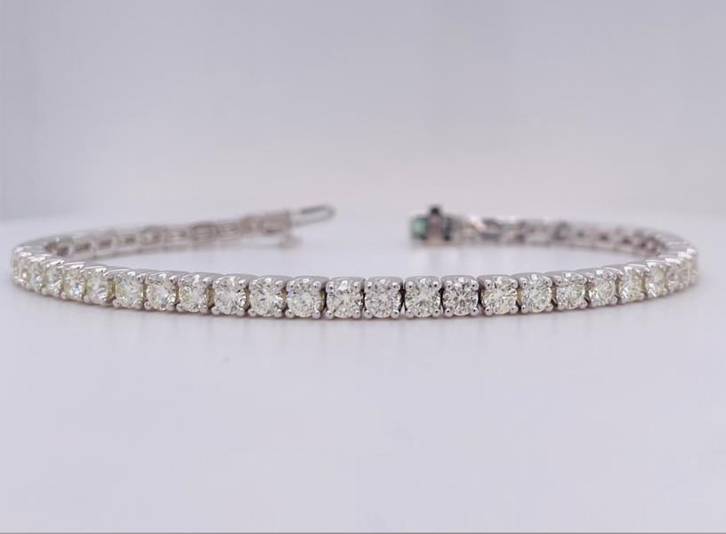 14 Karat White Gold Tennis Bracelet With 52=5.97Tw Round Diamonds 
Length/Size: 7