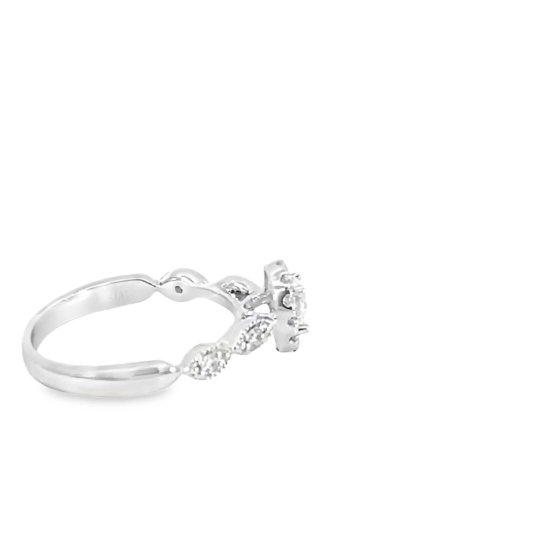 Round Halo Diamond Engagment Ring