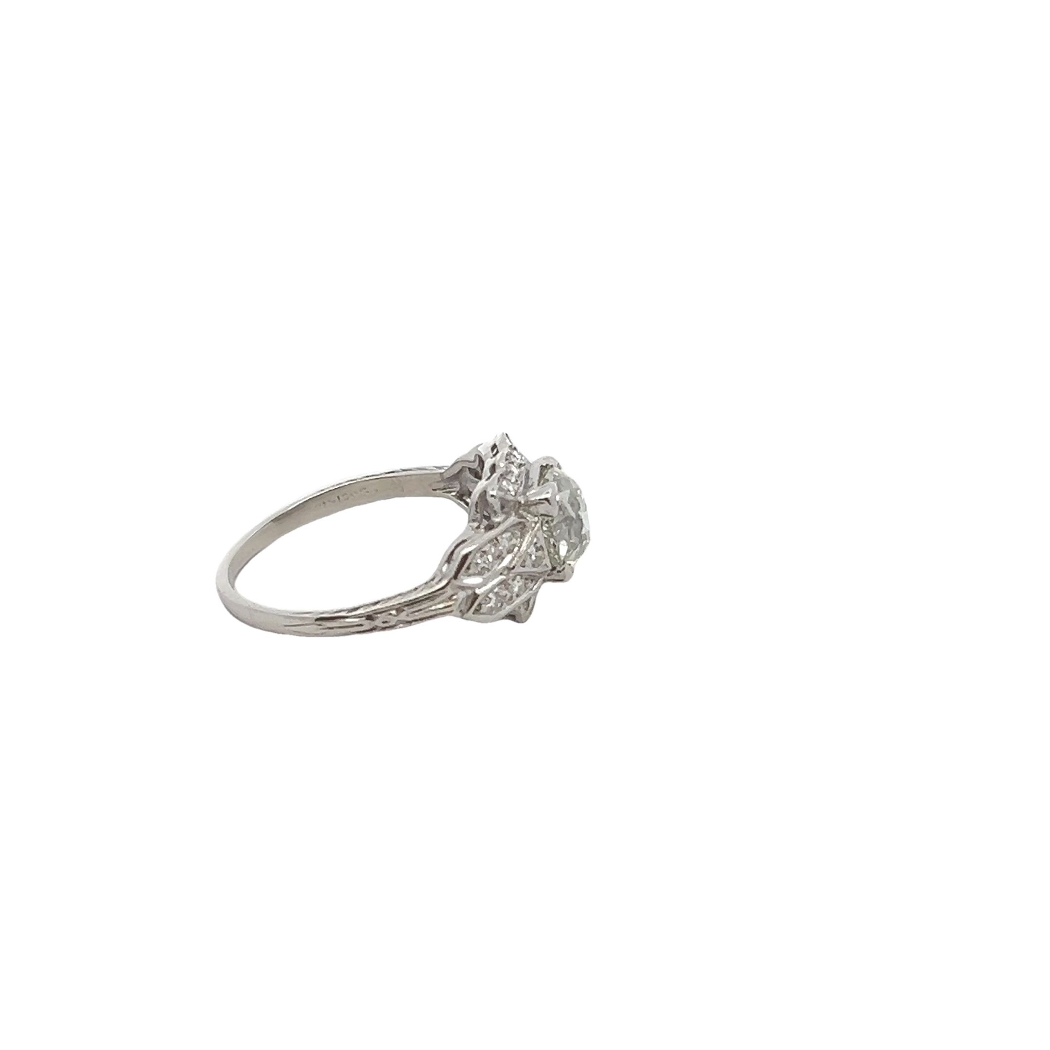 Platnium Antique Diamond Ring