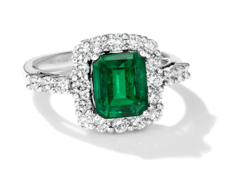 LE VIAN COUTURE COLLECTION PLATINUM HALO RING SIZE 7 WITH ONE 2.00CT COSTA SMERALDA EMERALD EMERALD AND 22= 0.88TW ROUND G-H SI1 DIAMONDS   (8.26 GRAMS)