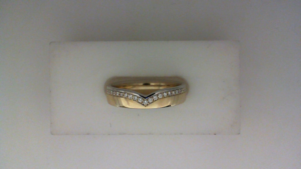 14K WHITE AND YELLOW POLISHED KNOTCHED BAND WITH .19CTTW ROUND SI CLARITY & G COLOR DIAMOND SET IN A V DESIGN