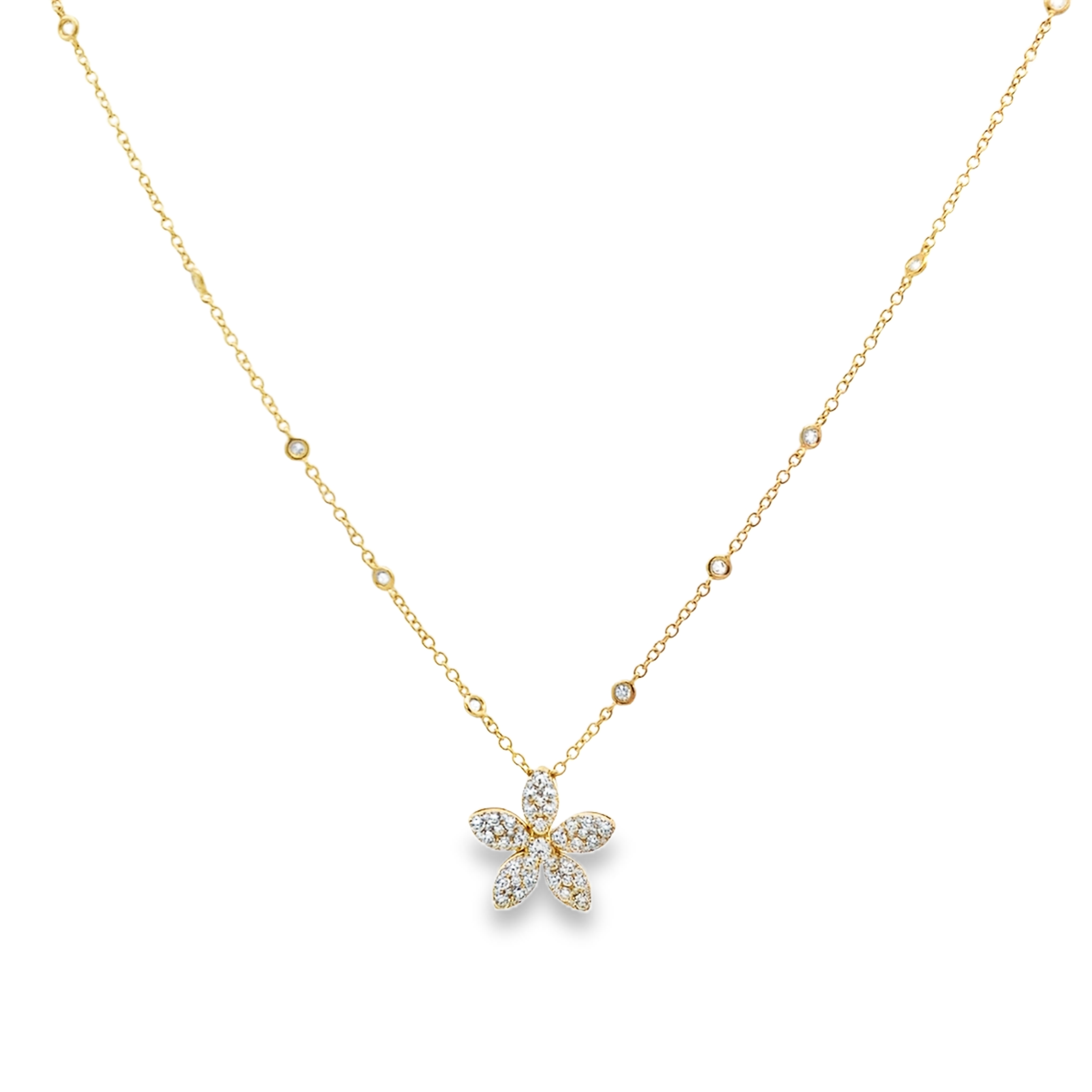 Damaso 18K Yellow Gold Diamond Flower Pendant Necklace