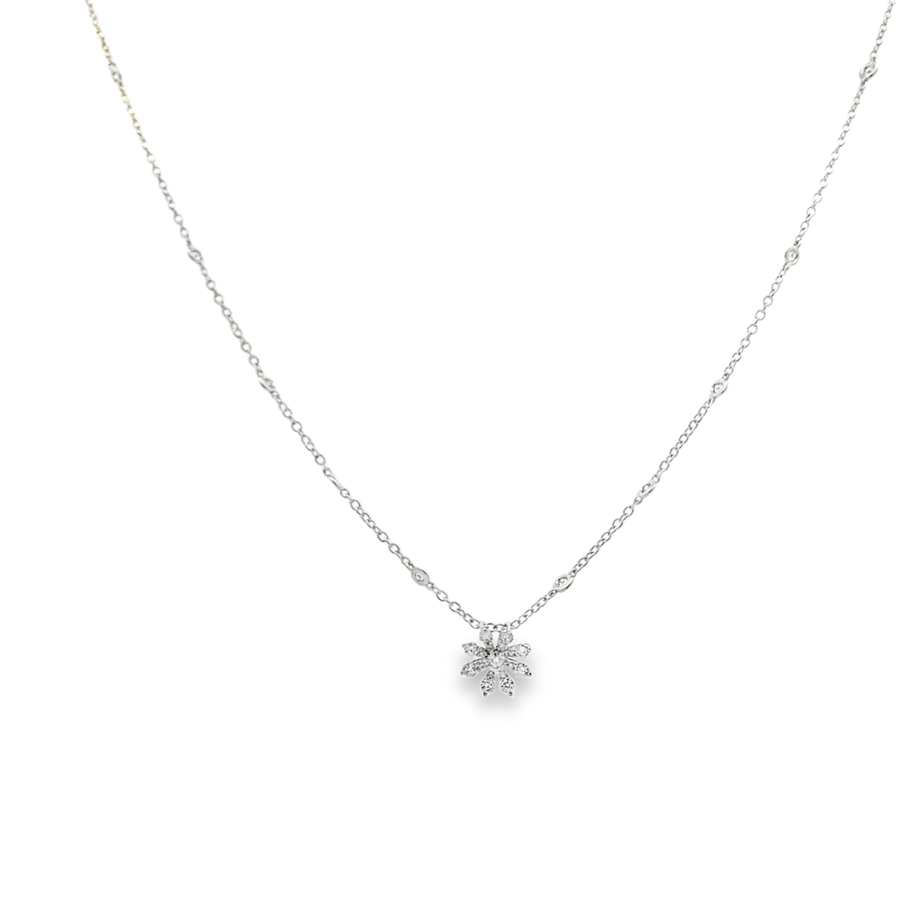 Damaso 18K White Gold Diamond Flower Pendant Necklace