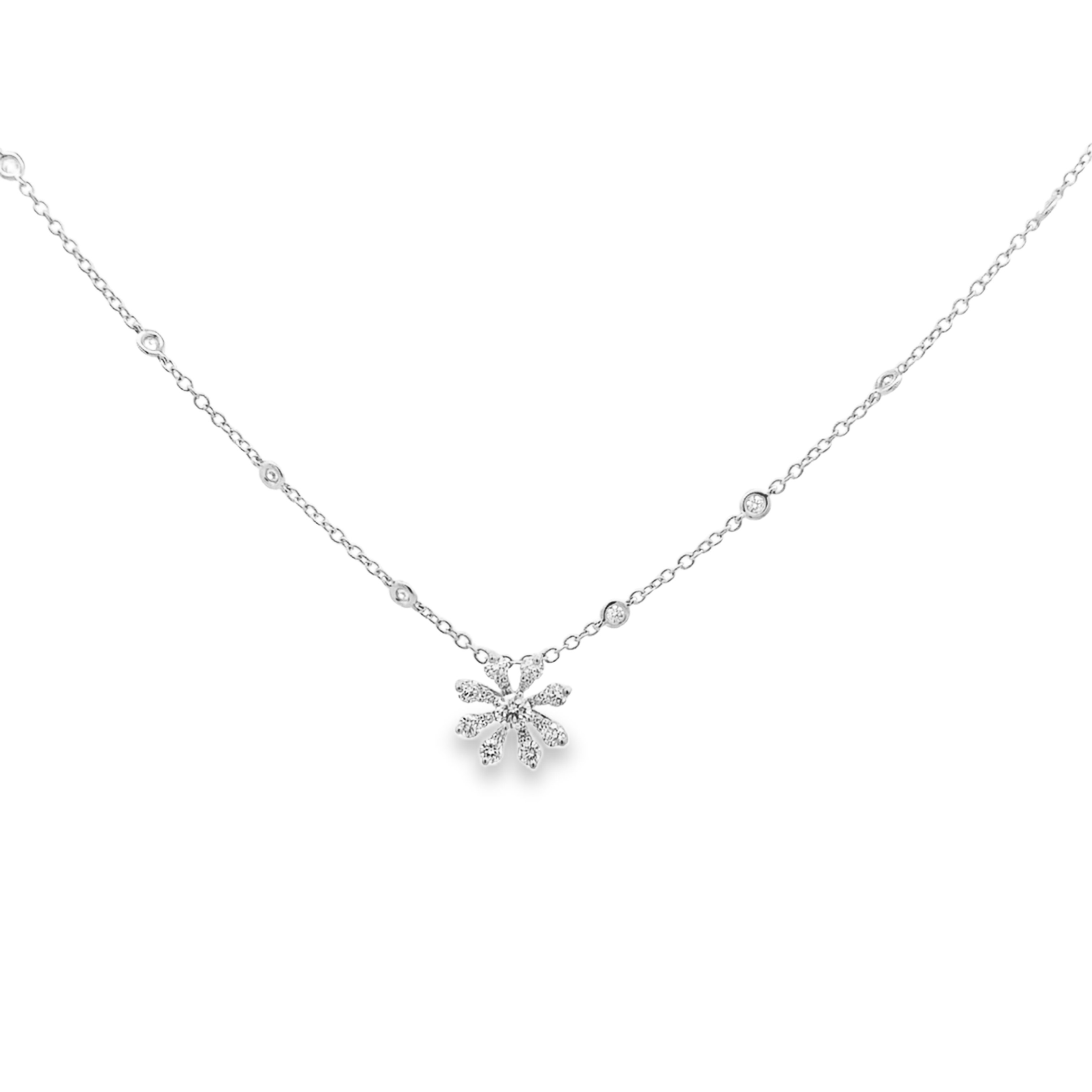 Damaso 18K Yellow Gold Diamond Flower Pendant