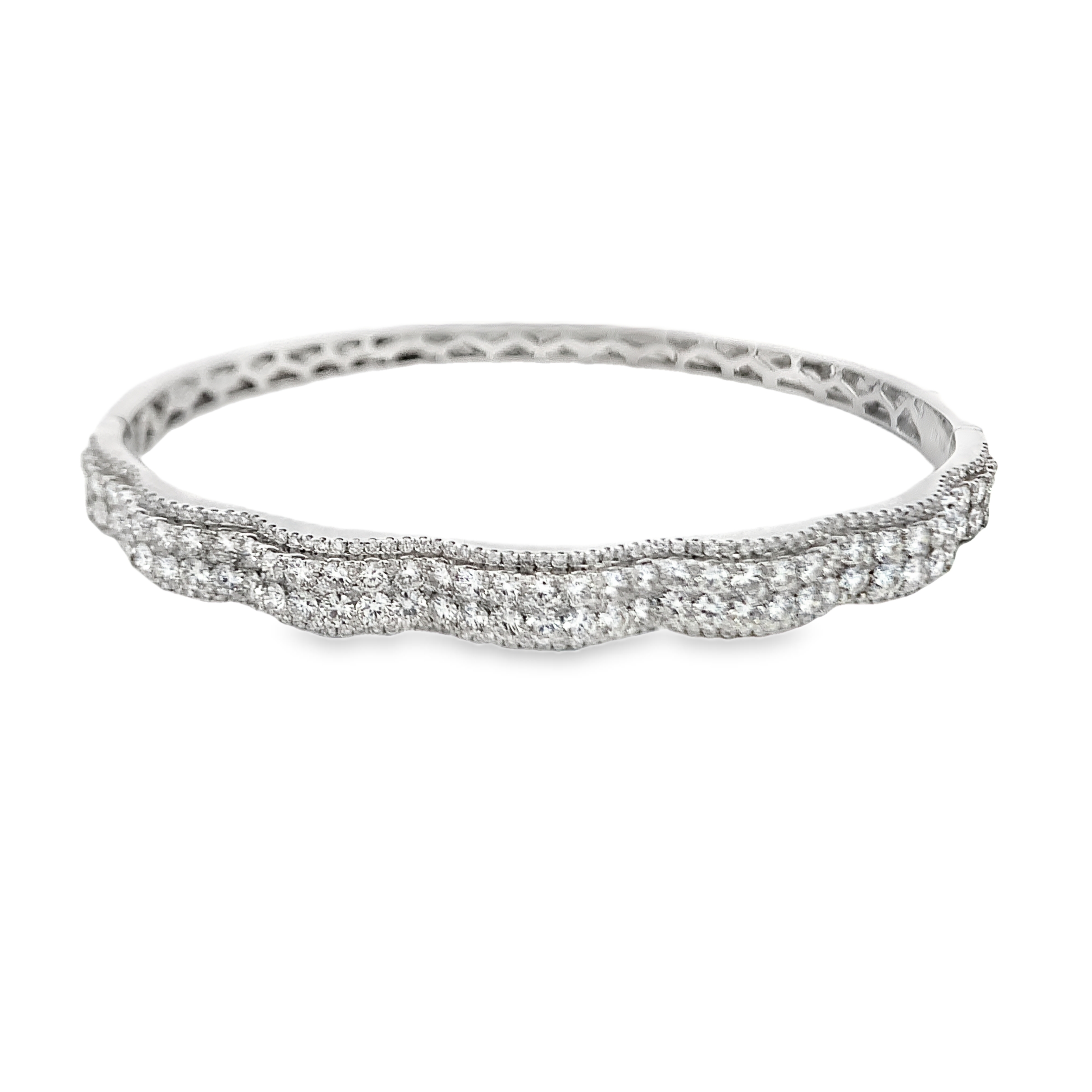 18K White Gold Scallop Diamond Bangle